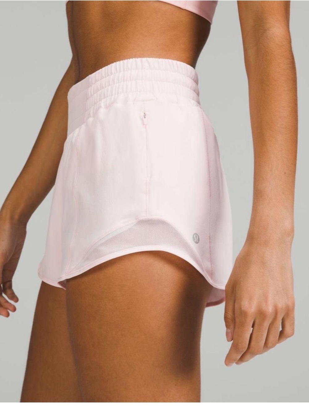 Lululemon Hotty Hot High-Rise Lined Short 2.5"
Strawberry Milkshake size 4